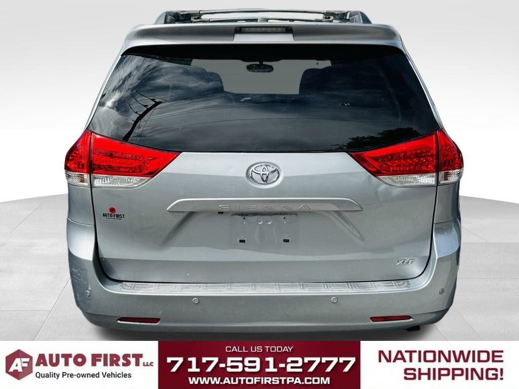 2018 Toyota Sienna XLE Premium photo 3