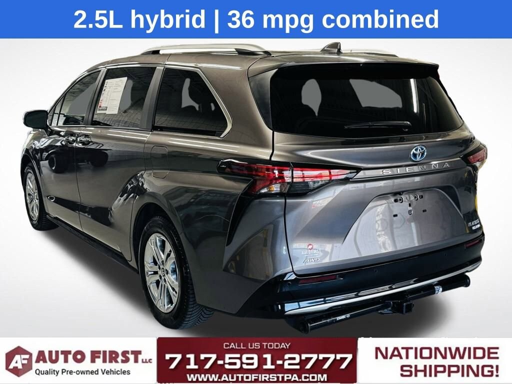 2022 Toyota Sienna Platinum photo 3