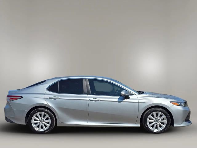 2018 Toyota Camry SE XLE photo 4