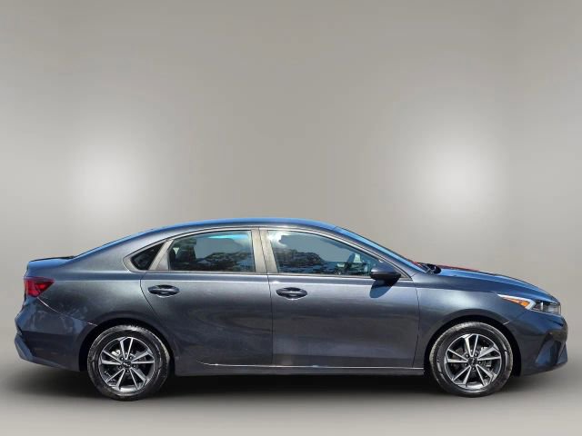2023 Kia Forte LXS photo 4