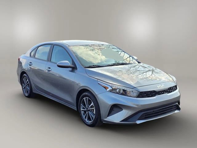 2024 Kia Forte LXS photo 3