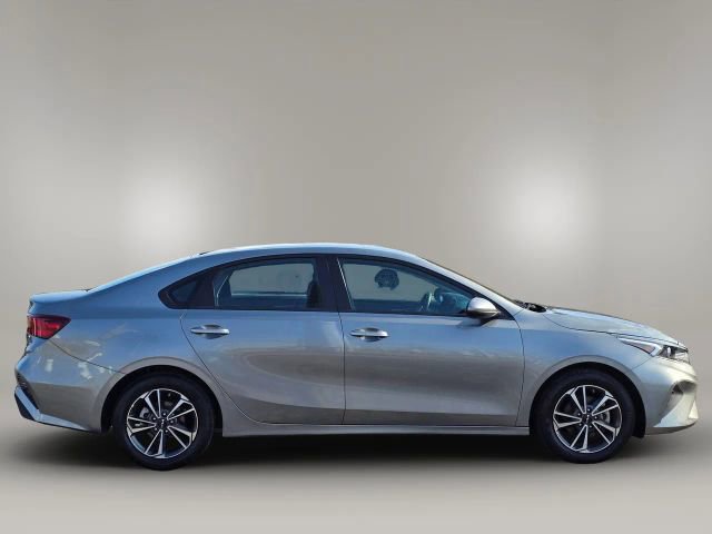 2024 Kia Forte LXS photo 4