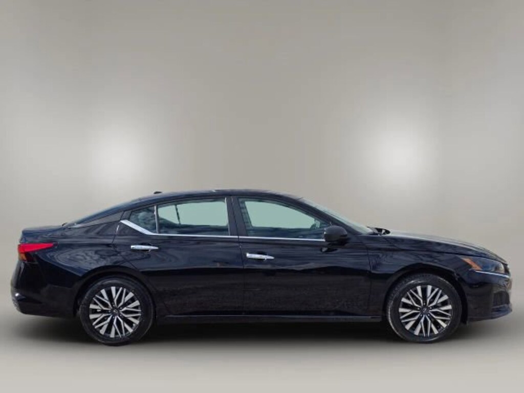 Used 2024 Nissan Altima 2.5 SV Sedan