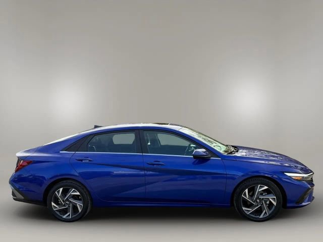 2025 Hyundai Elantra SEL Convenience photo 4