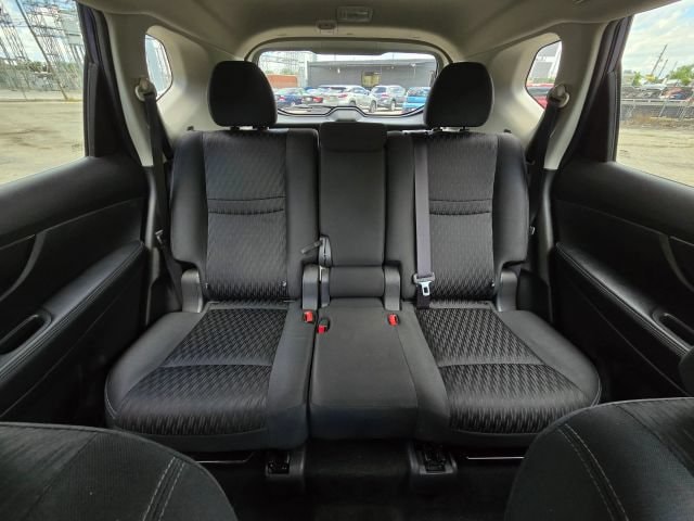 2019 Nissan Rogue SV - Photo 17