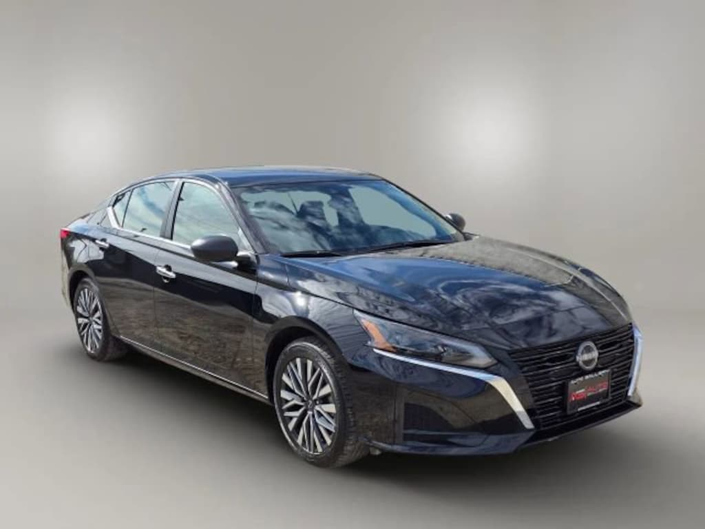 Used 2024 Nissan Altima 2.5 SV Sedan