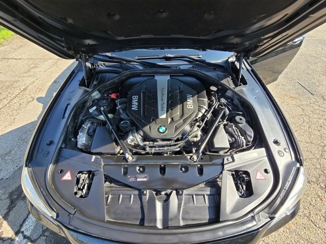 2013 BMW 7 Series 750i - Photo 40