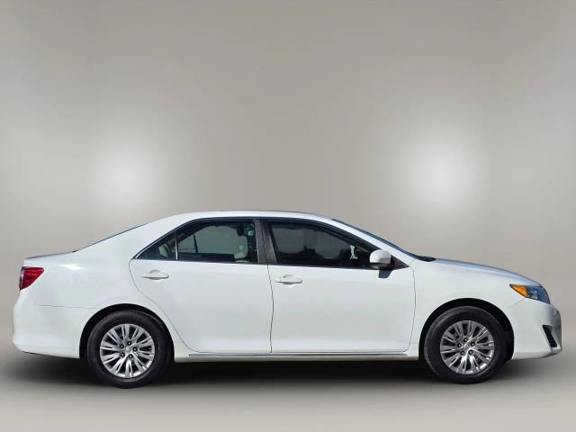 2014 Toyota Camry LE photo 4
