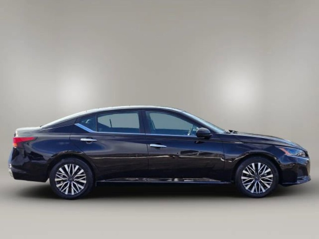 Used 2024 Nissan Altima 2.5 SV Sedan