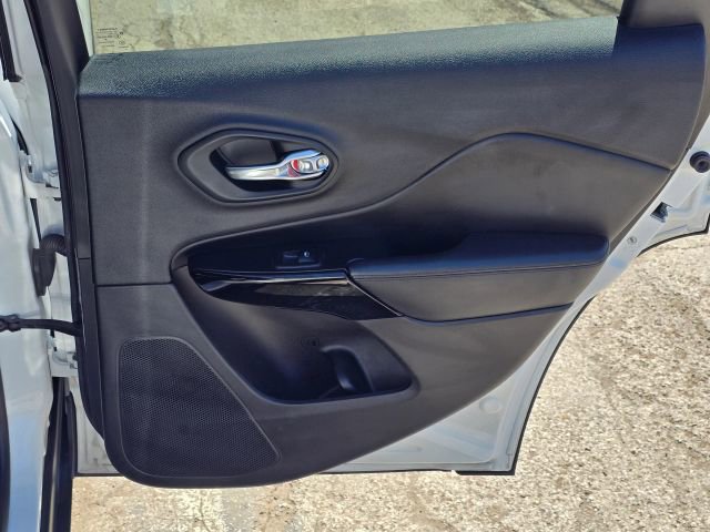 2019 Jeep Cherokee Altitude - Photo 15