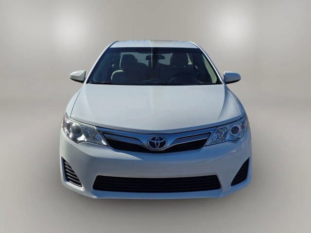 2014 Toyota Camry LE photo 2