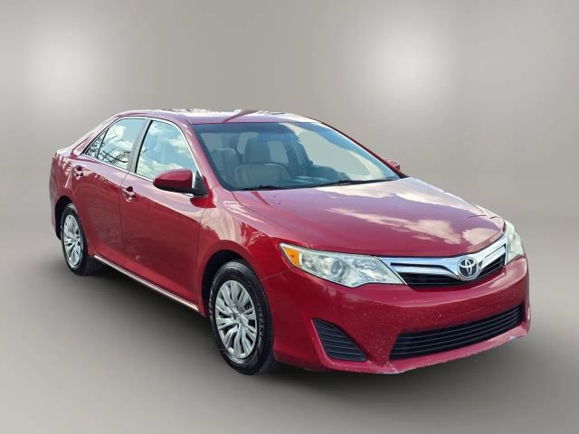 2013 Toyota Camry LE photo 3