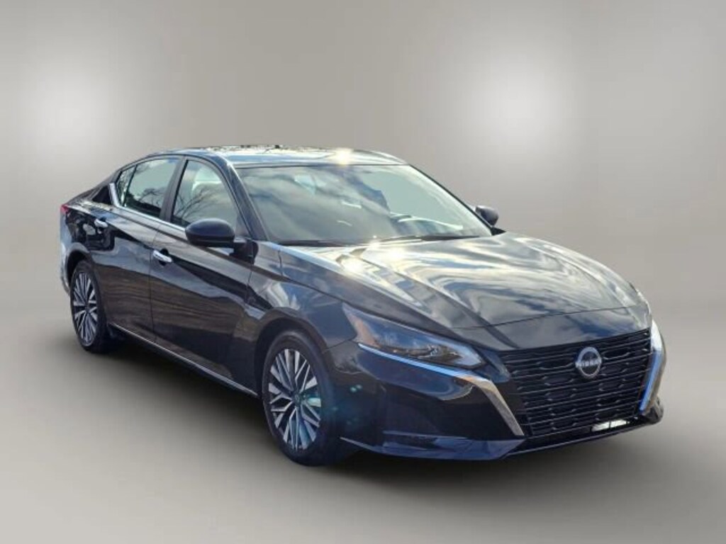 Used 2024 Nissan Altima 2.5 SV Sedan