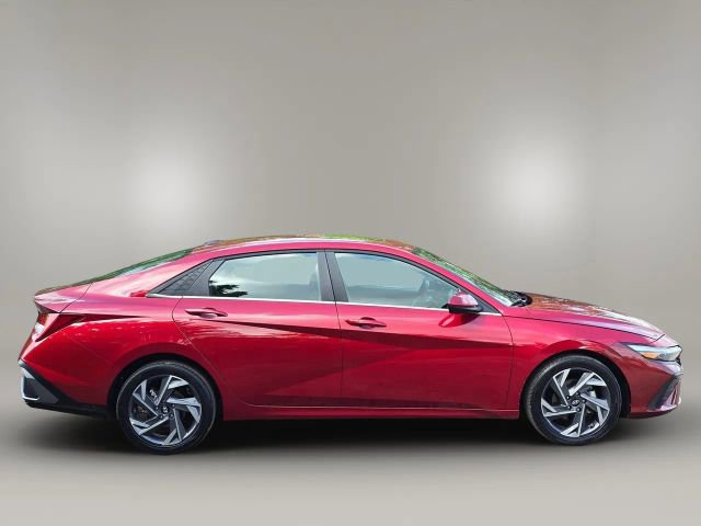 2025 Hyundai Elantra SEL Convenience photo 4
