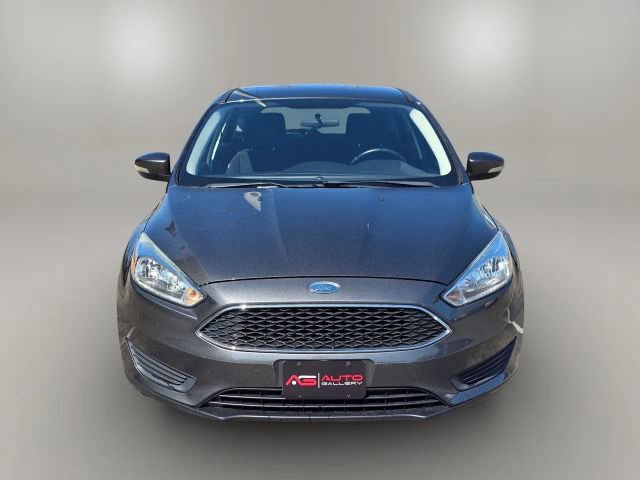 2016 Ford Focus SE photo 2