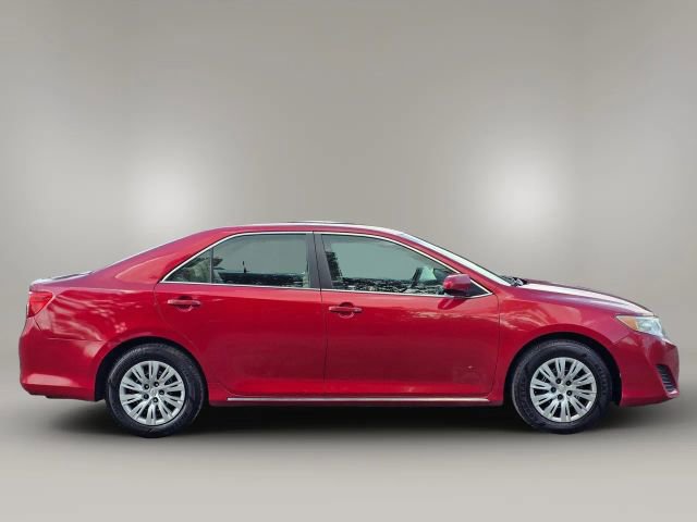2013 Toyota Camry LE photo 4