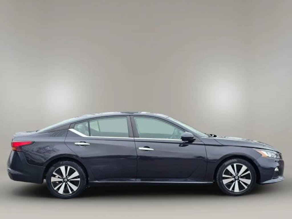 Used 2021 Nissan Altima 2.5 SV Sedan
