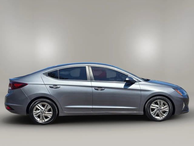 2019 Hyundai Elantra SEL photo 4
