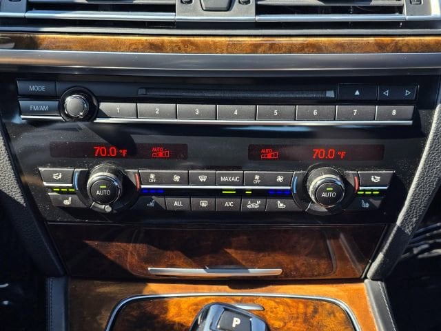 2013 BMW 7 Series 750i - Photo 30