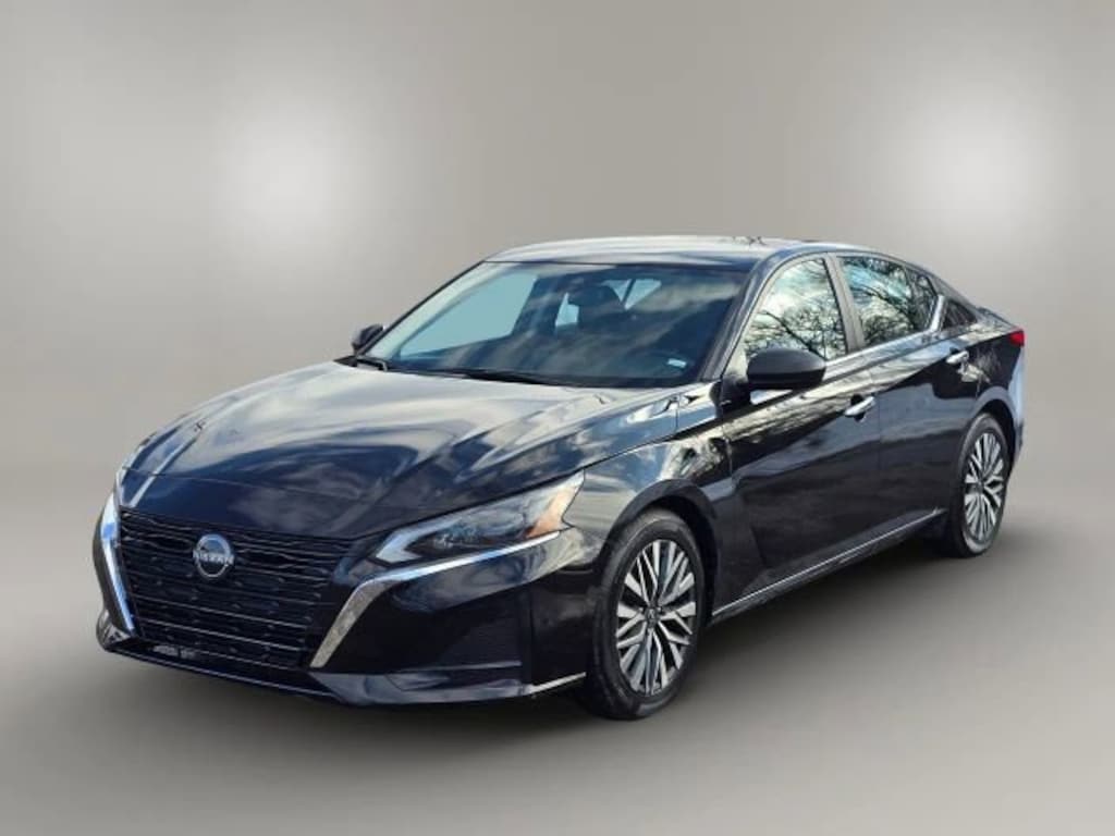 Used 2024 Nissan Altima 2.5 SV Sedan