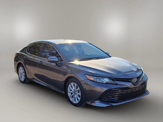 2018 Toyota Camry SE XLE photo 3