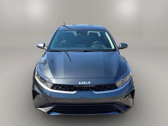2023 Kia Forte LXS photo 2