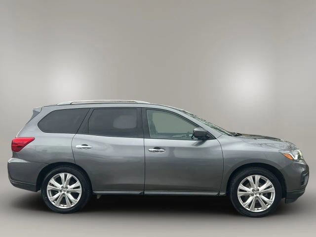 2018 Nissan Pathfinder SL photo 4