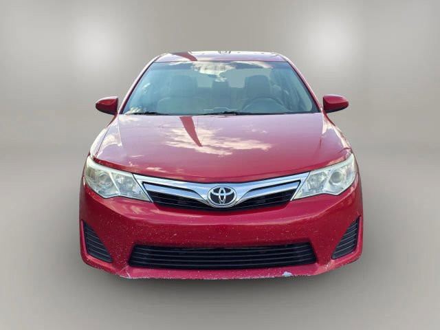 2013 Toyota Camry LE photo 2