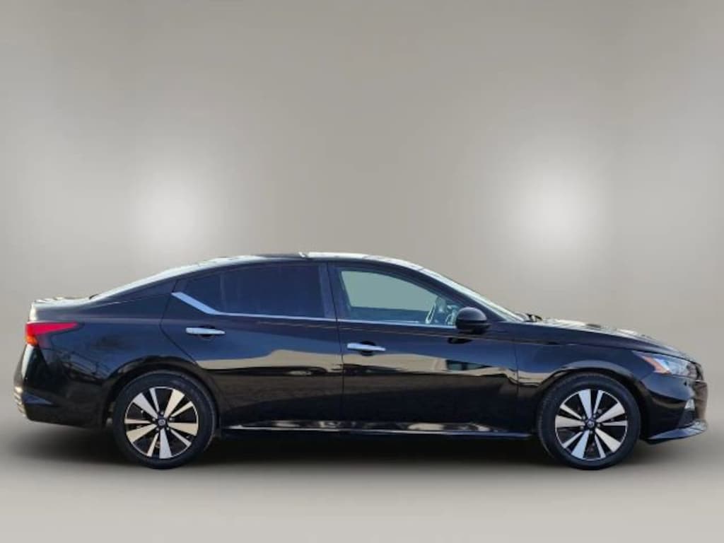 Used 2021 Nissan Altima 2.5 SV Sedan