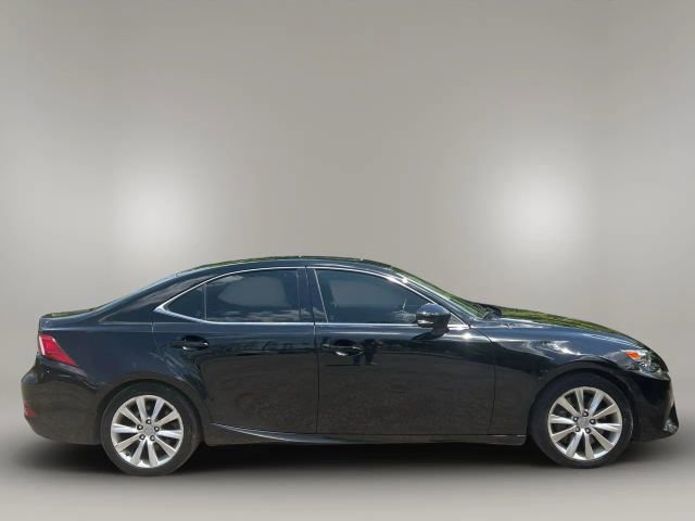 2016 Lexus IS 300 photo 4