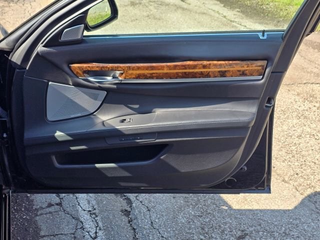 2013 BMW 7 Series 750i - Photo 17