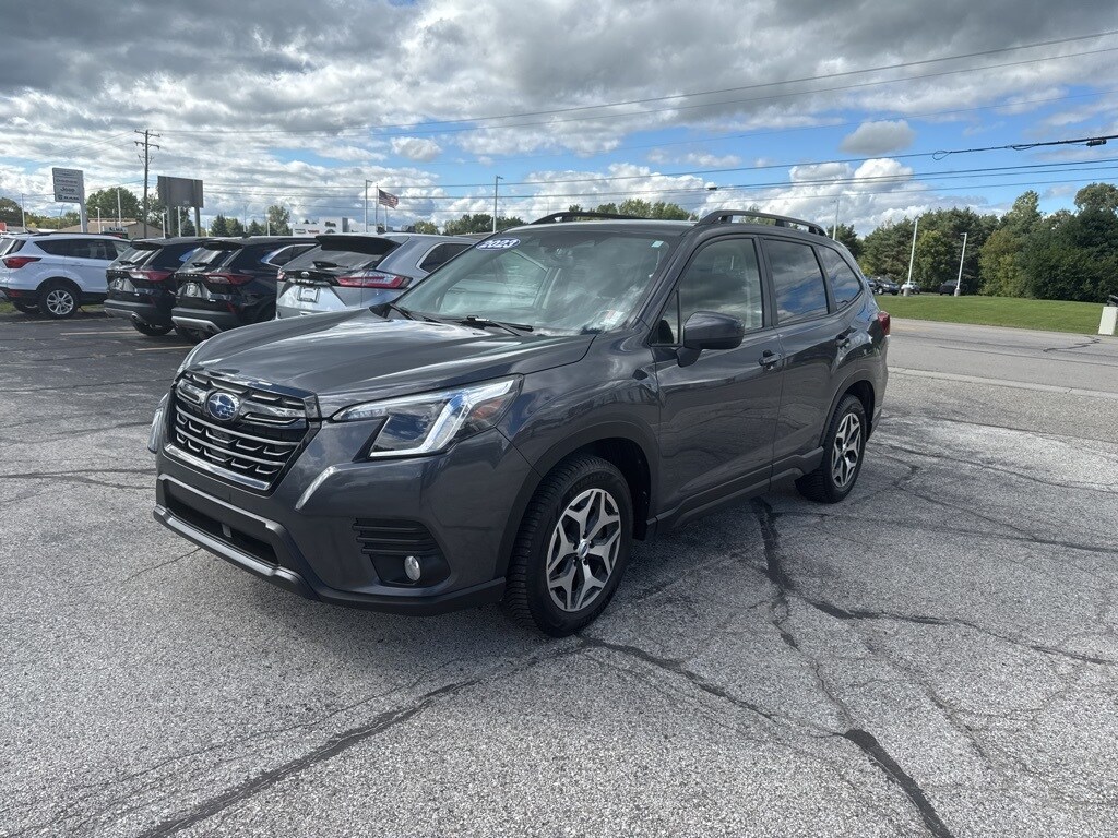 2023 Subaru Forester Premium photo 3
