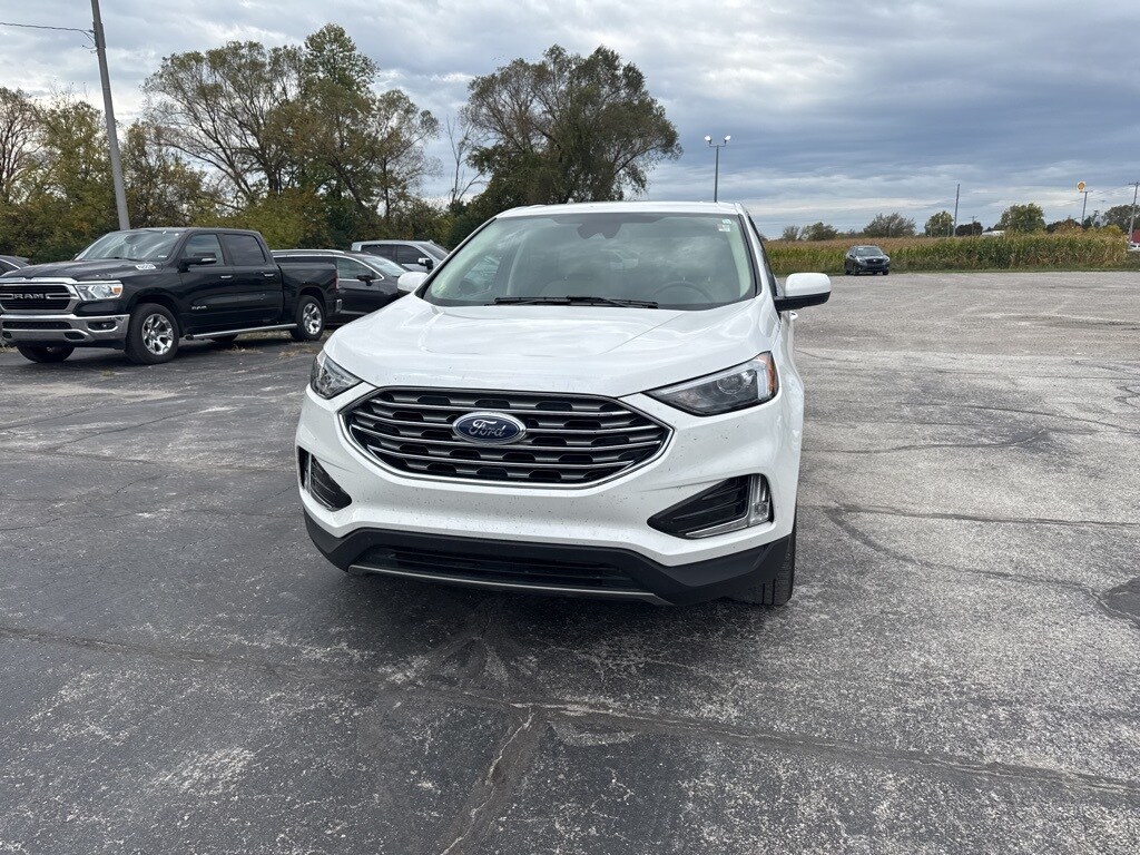 2022 Ford Edge SEL photo 3