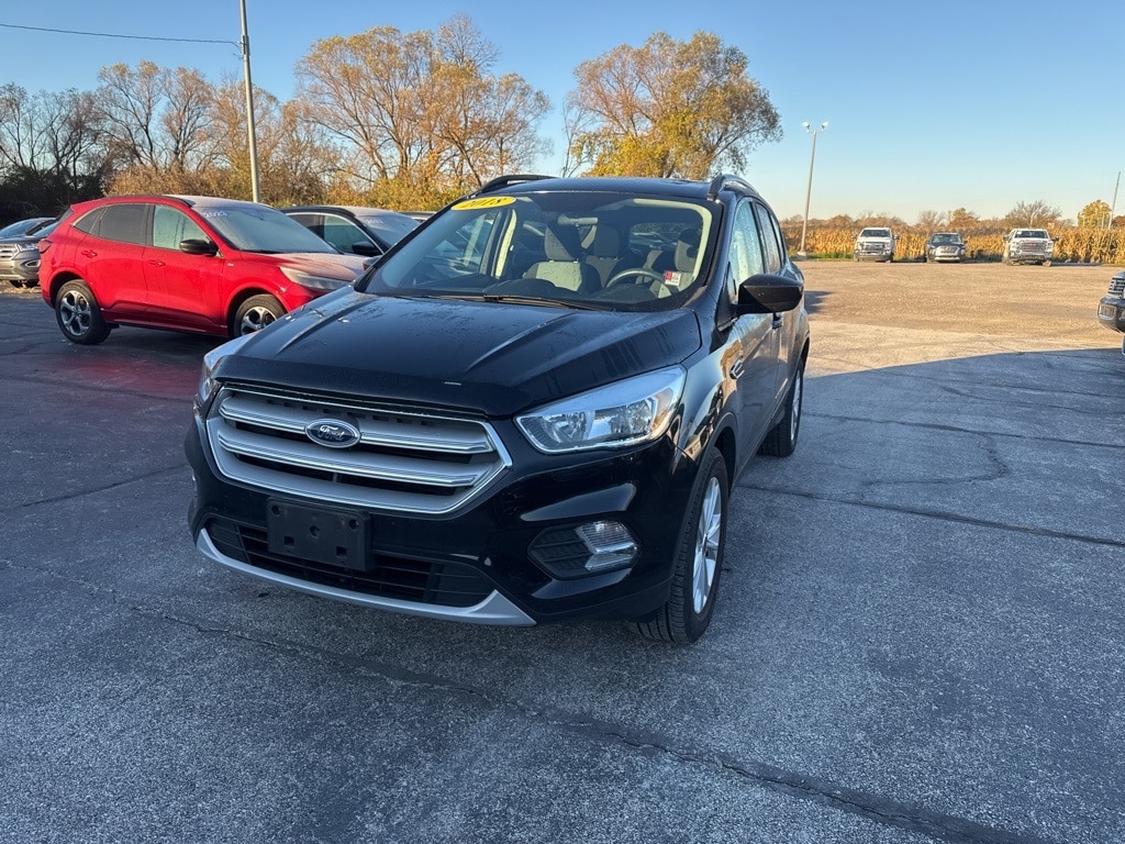 Used 2018 Ford Escape SE with VIN 1FMCU9GD1JUA43122 for sale in Alma, MI