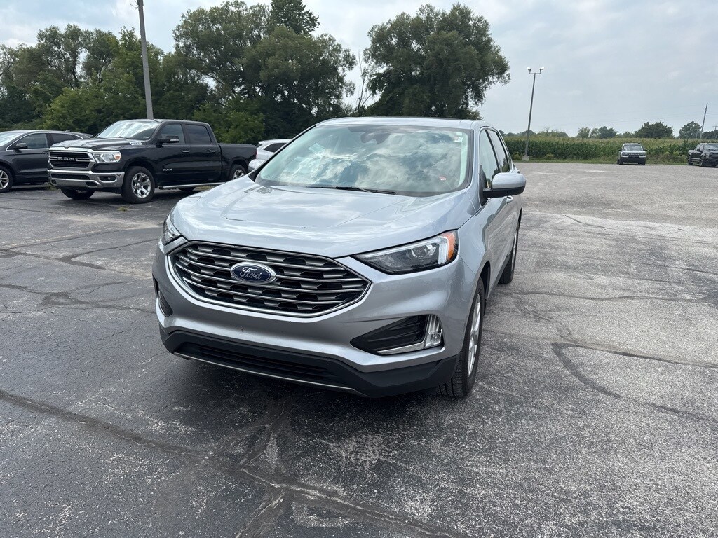 2022 Ford Edge SEL photo 3