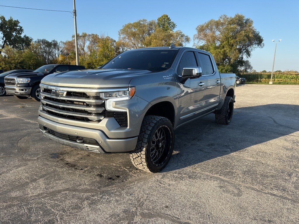 2024 Chevrolet Silverado 1500 High Country photo 2