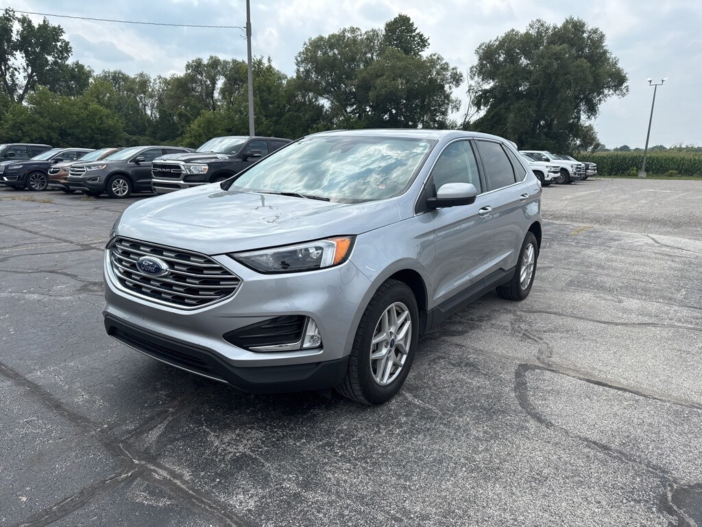 2022 Ford Edge SEL photo 2