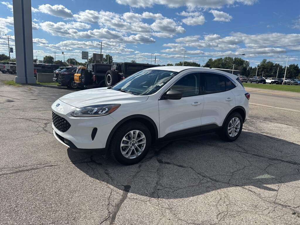 2022 Ford Escape SE photo 3