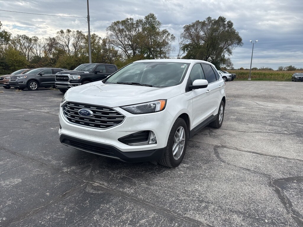 2022 Ford Edge SEL photo 2