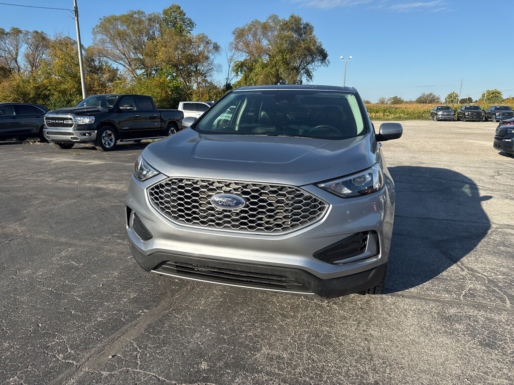 2024 Ford Edge SEL photo 2