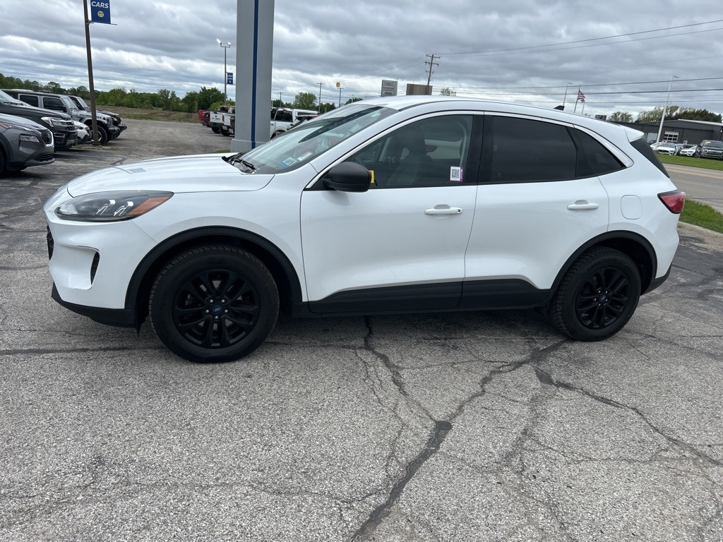 Used 2022 Ford Escape SE with VIN 1FMCU9G68NUA57333 for sale in Alma, MI