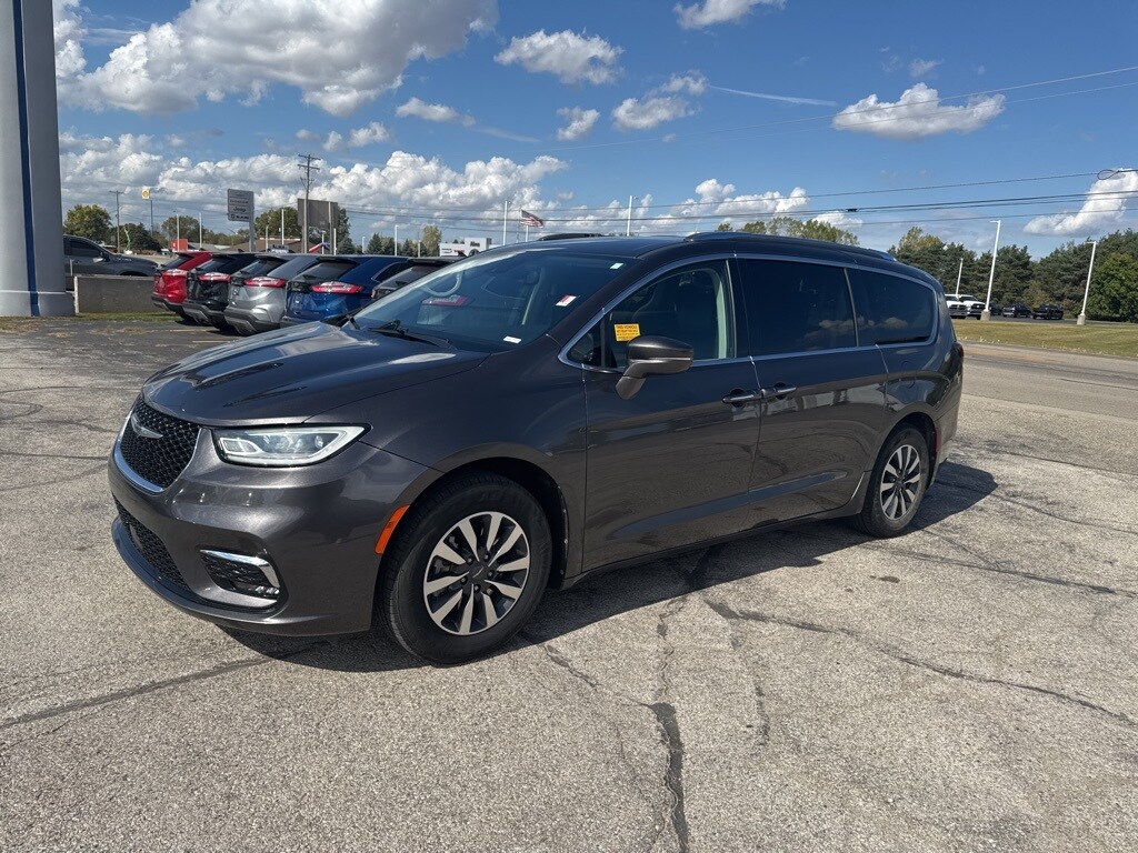 2021 Chrysler Pacifica Touring L photo 3