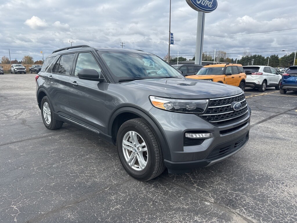 2023 Ford Explorer XLT photo 3