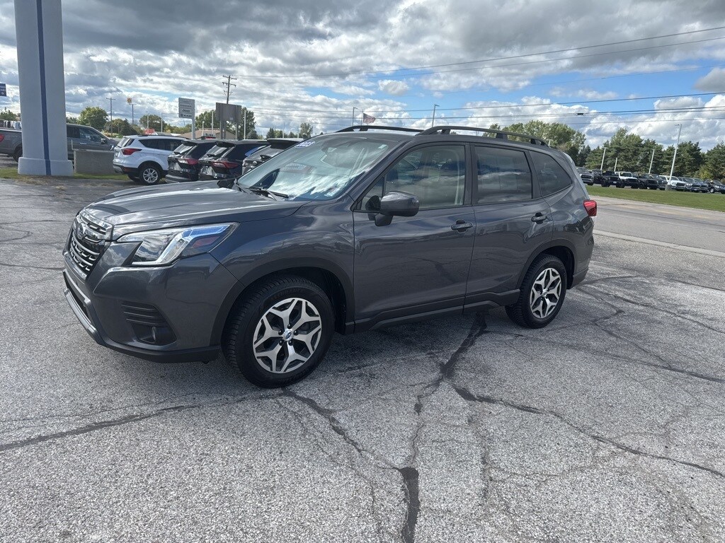 2023 Subaru Forester Premium photo 2
