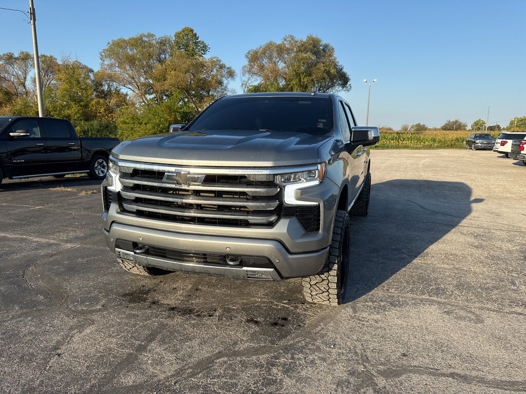 2024 Chevrolet Silverado 1500 High Country photo 3