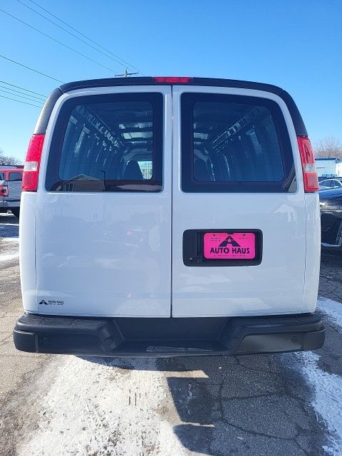 2024 GMC Savana Cargo Work Van - Photo 25