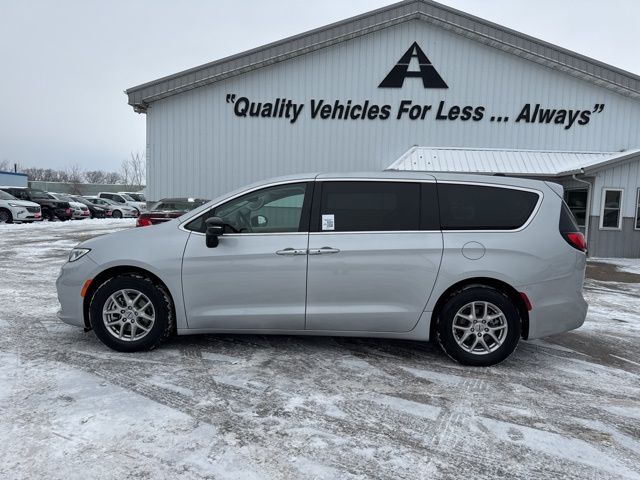 2024 Chrysler Pacifica Touring L - Photo 17