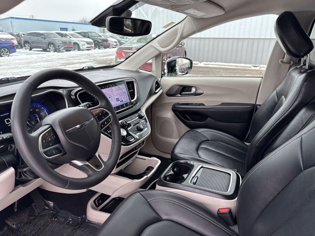 2024 Chrysler Pacifica Touring L - Photo 11
