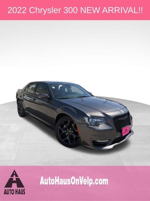 2022 Chrysler 300 Touring L's photo