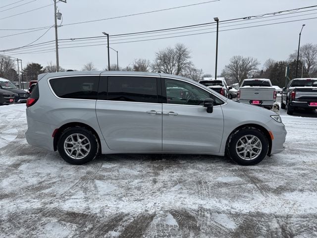 2024 Chrysler Pacifica Touring L - Photo 10